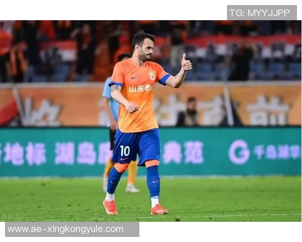 卡扎伊什维利与妻子共享东京之旅美好时光尽显劳逸结合生活态度