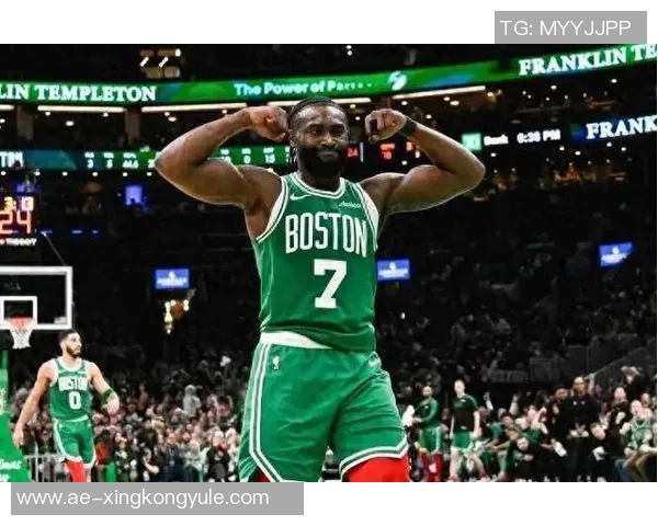 杰伦布朗半场表现抢眼13投6中贡献14分助力球队稳定火力 杰伦布朗半场表现抢眼13投6中贡献14分助力球队稳定火力