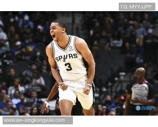 凯尔登全场完美表现5投全中14分3篮板1助攻3抢断正负值高达20分领衔全场